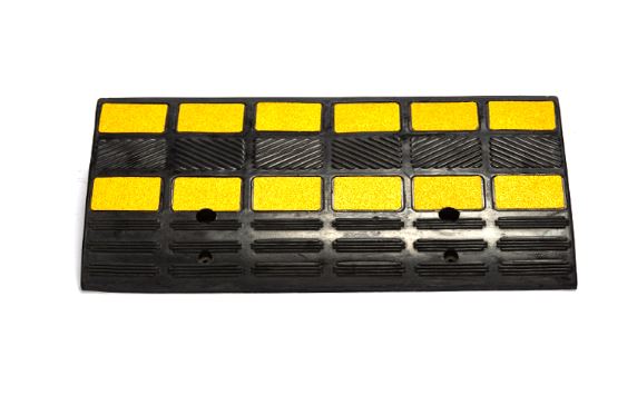 Recycled rubber kerb ramp hi-vis - 610mm Wide x 400mm Deep x 150mm High